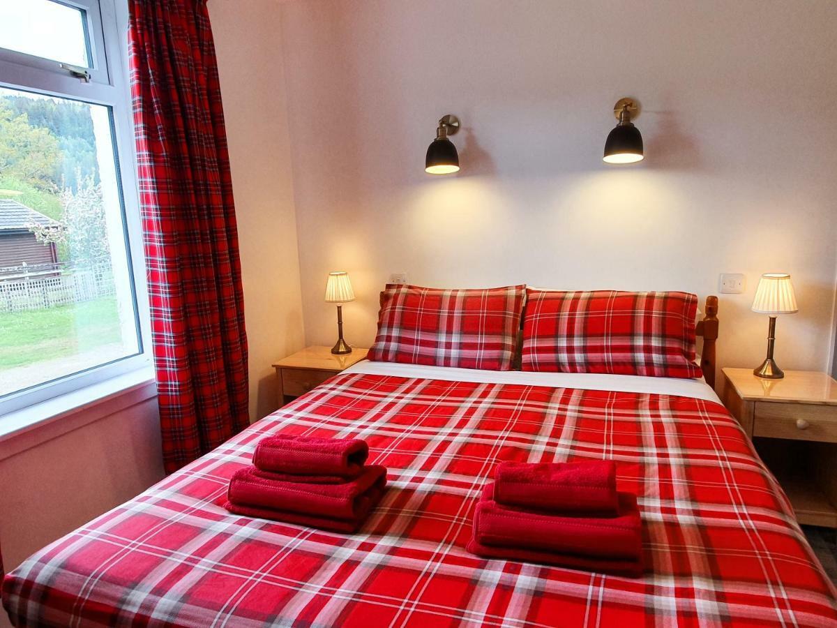 Old Pier House Hotel Fort Augustus Exterior photo